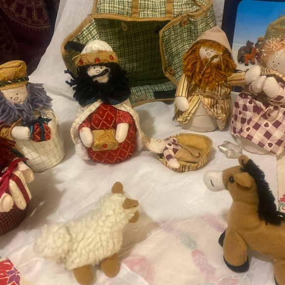 Vintage cloth nativity scene - Picture 2 of 12